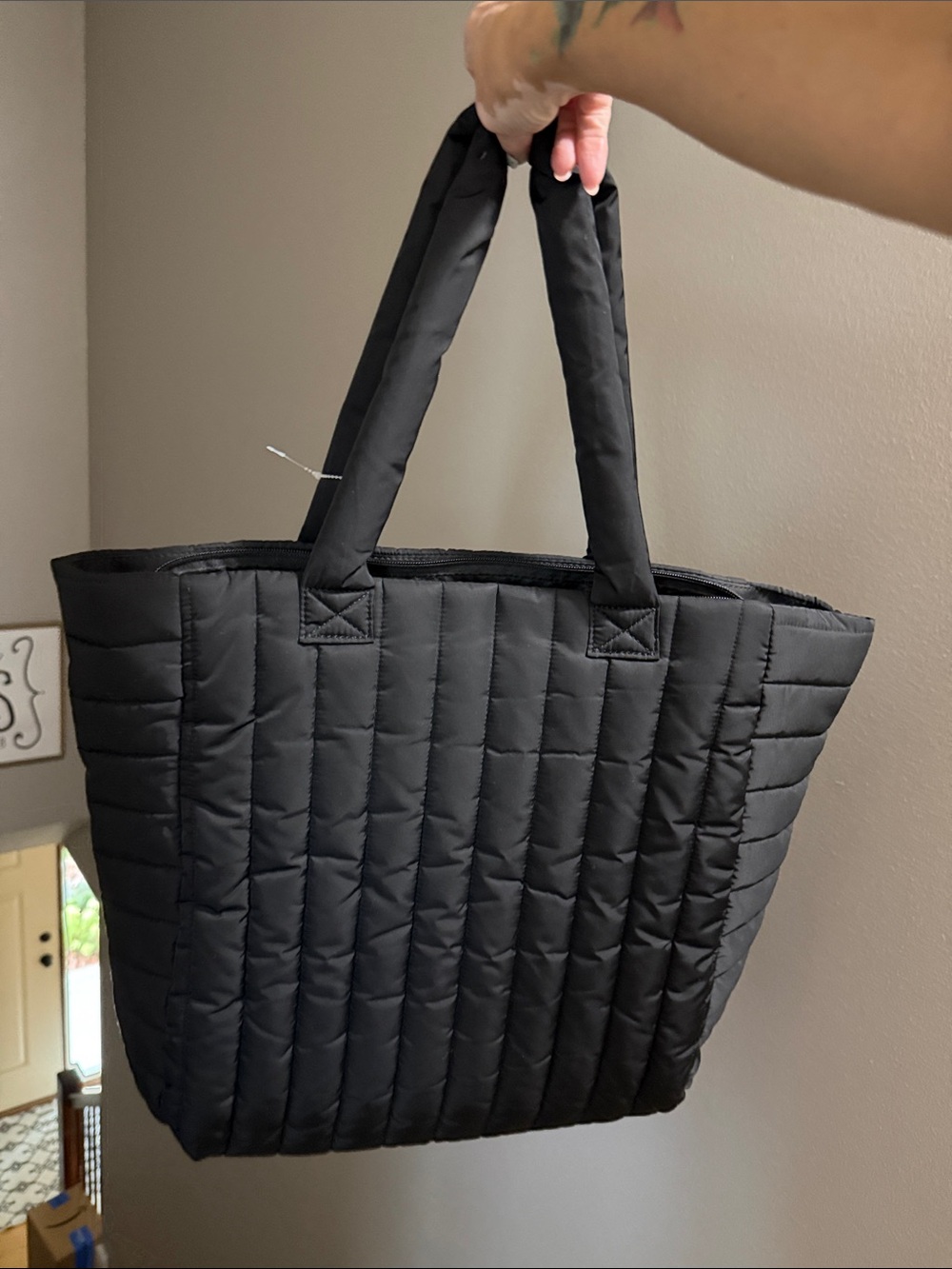 GAP Quilted Puffer Tote - Black - Picture 7 of 10